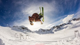 世俱杯直播-2003欧冠曼联大战皇马精彩瞬间与技战术解析